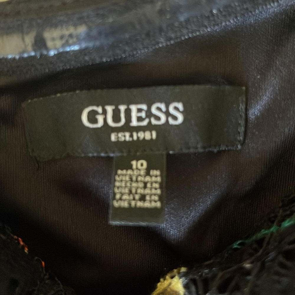 Guess - Picture 3 of 3